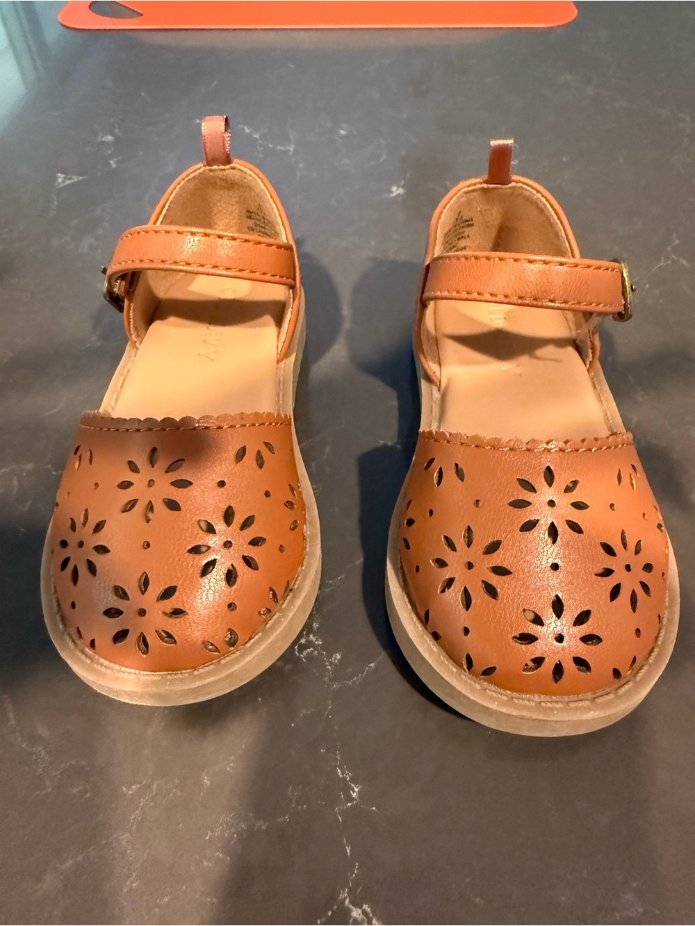 VGUC- Old Navy Floral Cutout Mary Jane Shoes 6C